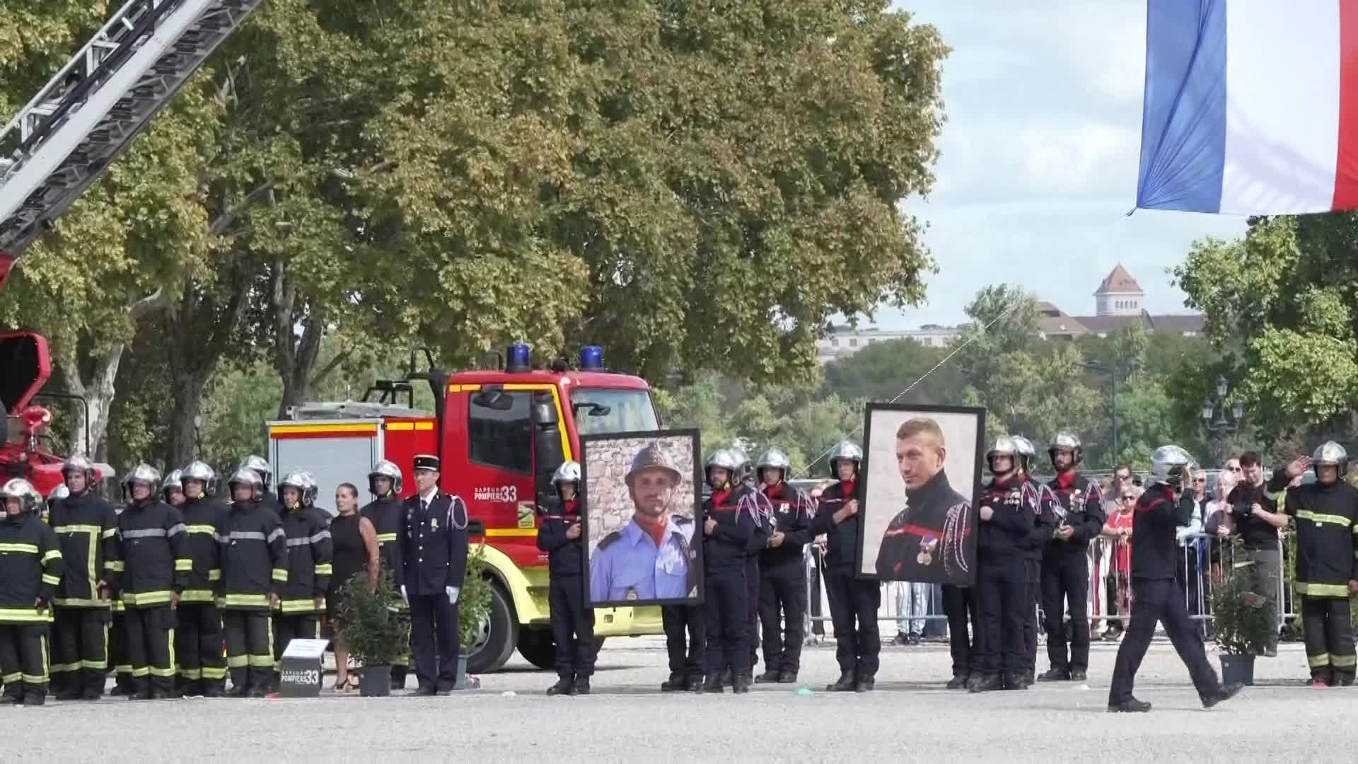 Bordeaux : un hommage national aux deux pompiers morts dans l’incendie de Mérignac